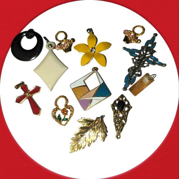 Vintage Jewelry - Vintage lot of pendant accessories jewelry‎